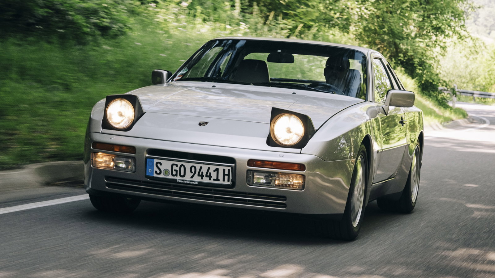 Porsche 944